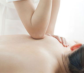 patient receiving deep tissue massage therapy